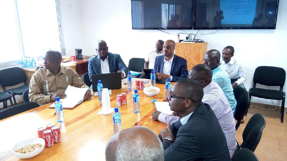 séance de travail avec les entreprise à l'intérieur du pays